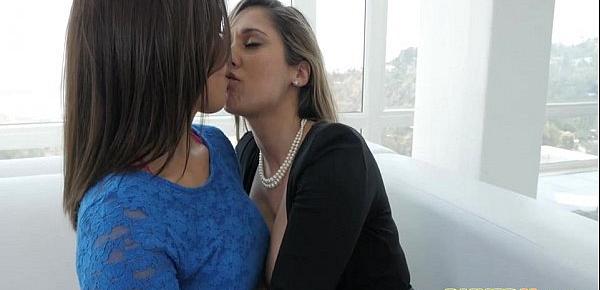  Lesbian Milf Kissing Group Of Teen Hotties